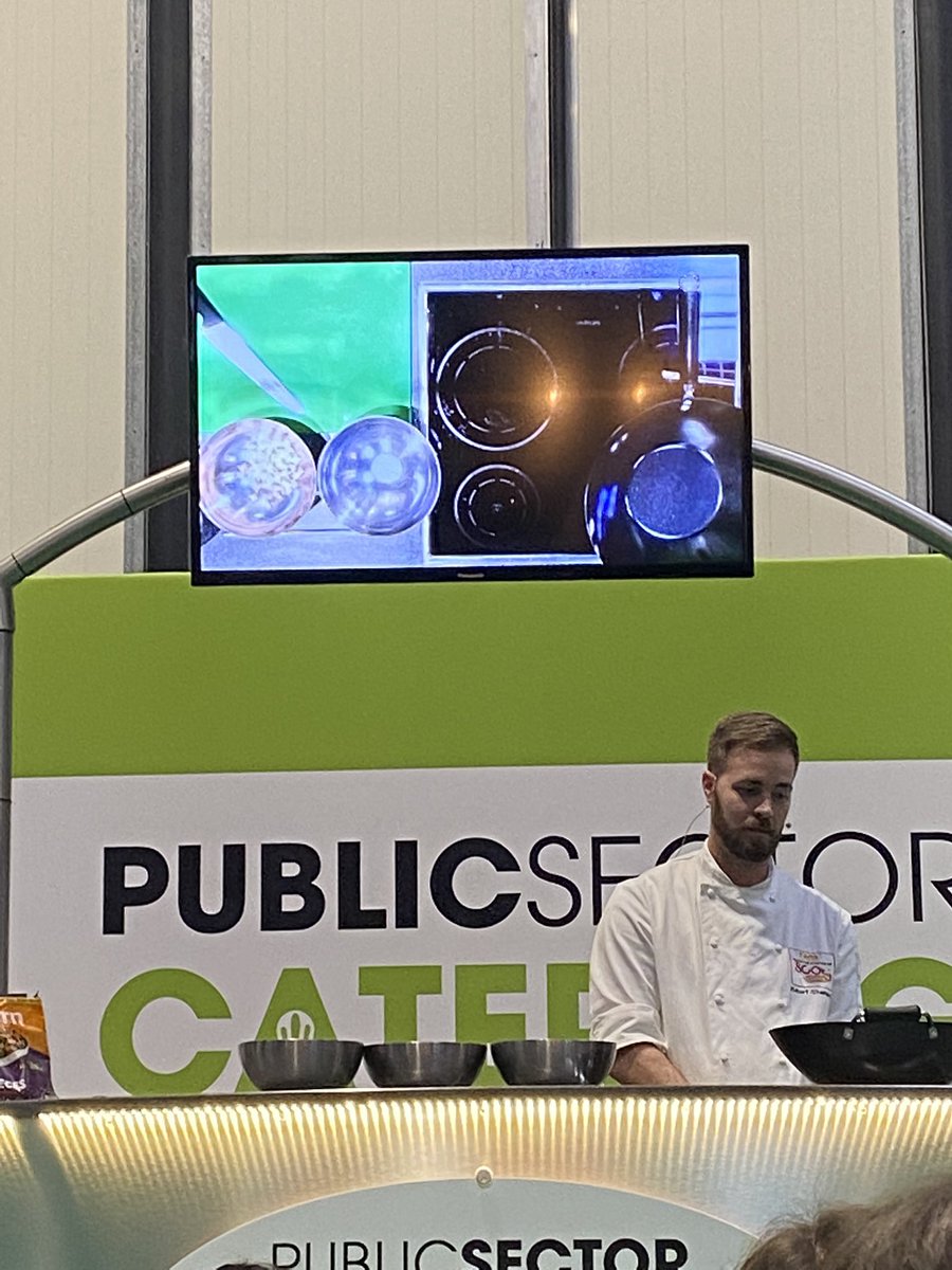 MrsBridgeCooks's tweet photo. Another interesting day at the @PSCMagazine expo, meeting suppliers and watching talented chefs from all areas of the public sector. Great hosting by @doctors_kitchen. Lots to think about. @HCLcatering #schoolfood #schoolchef @varunshivdasani https://t.co/lzwHupOMve