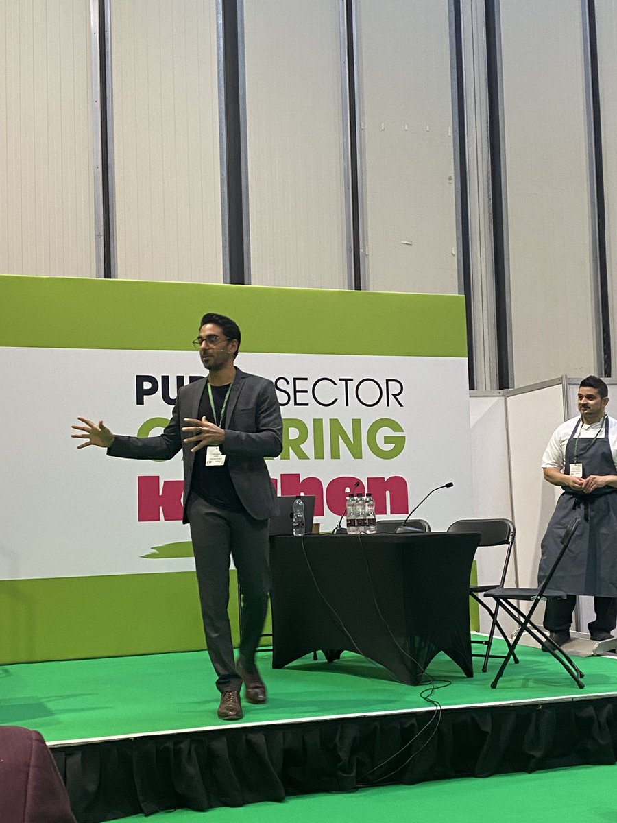 MrsBridgeCooks's tweet photo. Another interesting day at the @PSCMagazine expo, meeting suppliers and watching talented chefs from all areas of the public sector. Great hosting by @doctors_kitchen. Lots to think about. @HCLcatering #schoolfood #schoolchef @varunshivdasani https://t.co/lzwHupOMve