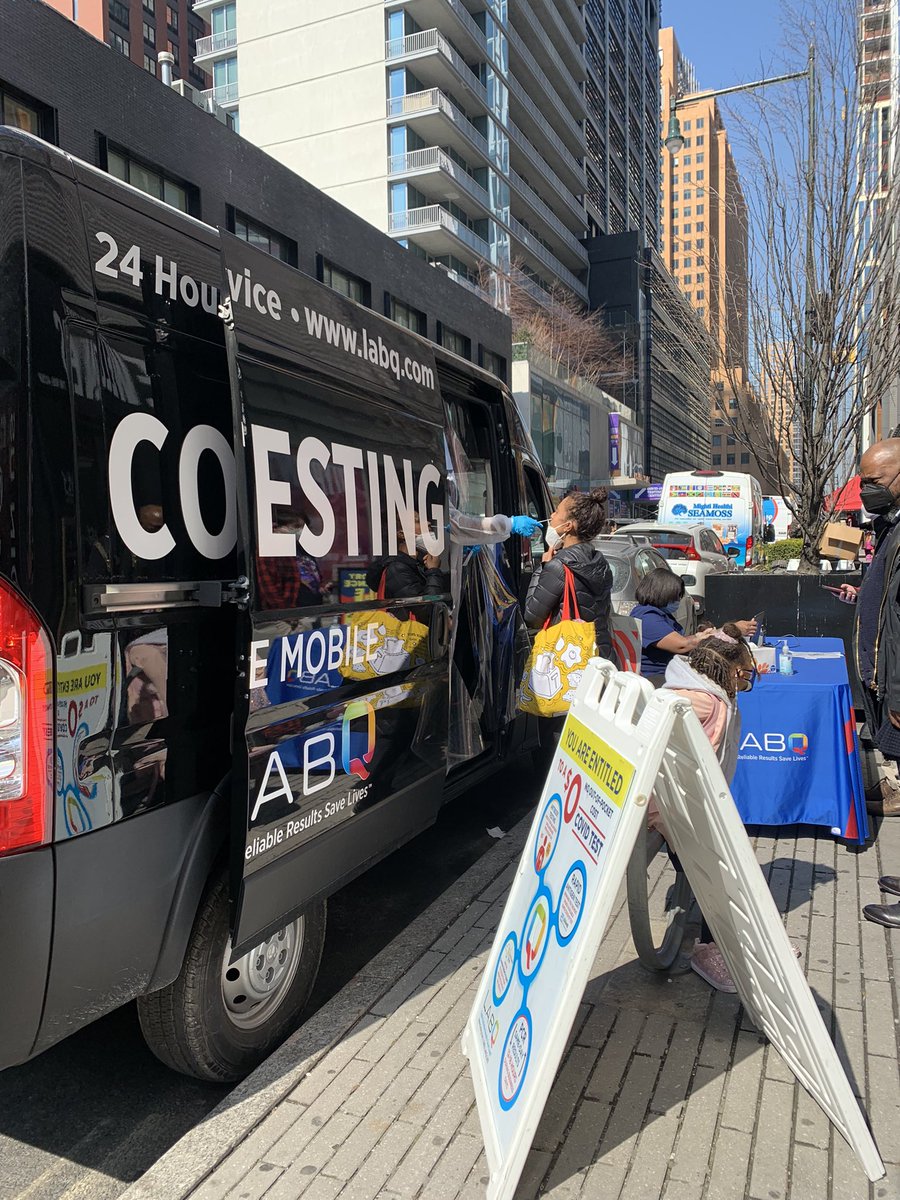 1:51pm LabQ van Albee square 3 people waiting.