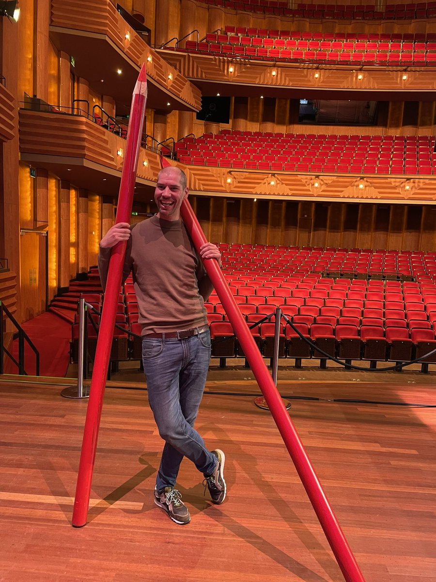 Vanavond in uw theater: uitslagenavond op <a href="/NPORadio1/">NPO Radio 1</a> Vanaf 20.30 uur gaan we beginnen. En om 21.15 uur de exitpoll vanuit Theater De Spiegel in Zwolle. #GR2022 #NOS #gemeenteraadsverkiezingen #gemeenteraadsverkiezingen2022