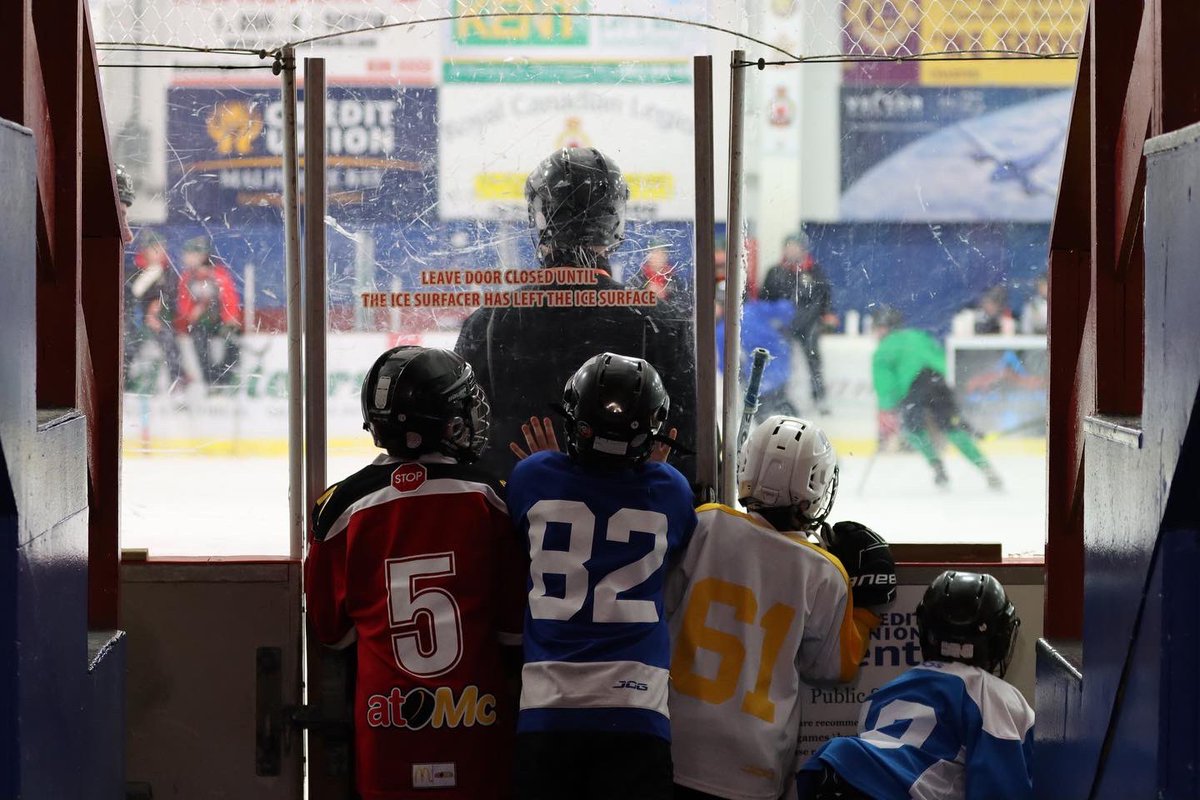 HockeyPEI's tweet photo. That’s a wrap in Kensington.✌️
Thank you for having us, Kensington and Area Minor Hockey Association!
#DevelopmentDays 🏒 https://t.co/ndmAUBAlpz