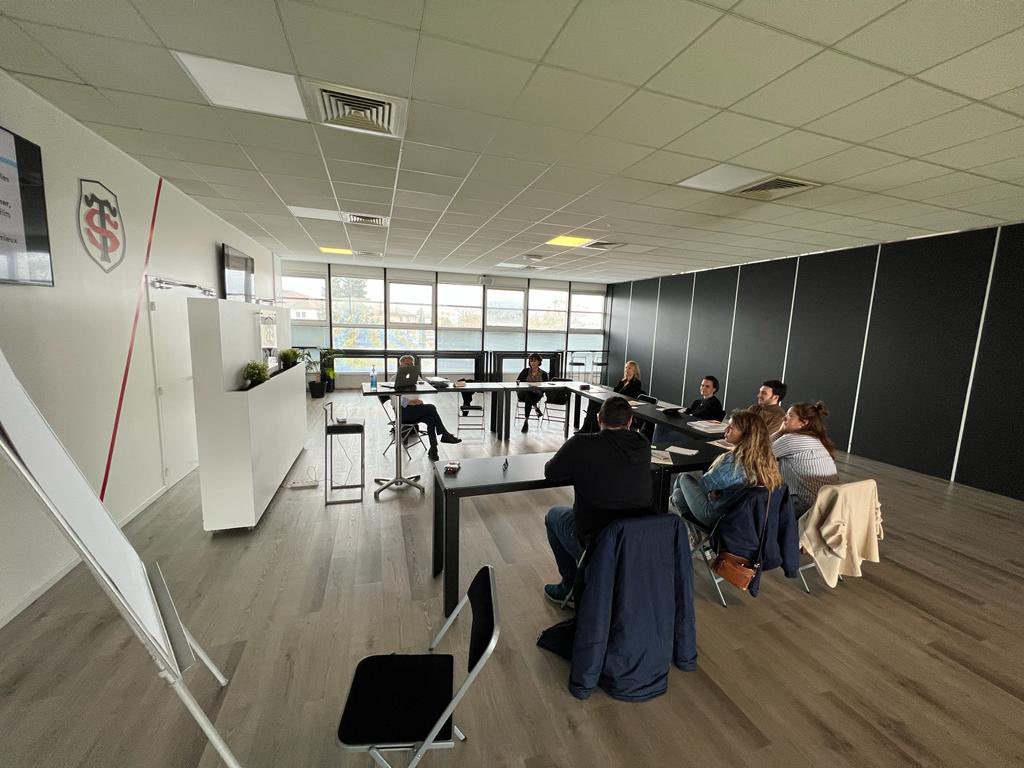 UNIPAAR's tweet photo. 🏉 Retour sur le 1er Forum Formation organisé au @StadeToulousain  
Une grande réussite avec 2 propositions :
✍️ Gestion des Conflits ; 
✍️ Communiquer, Coopérer, Manager efficacement.
Merci à tous les participants pour leur implication, travail et bonne humeur ! https://t.co/SZLxbwjOFu