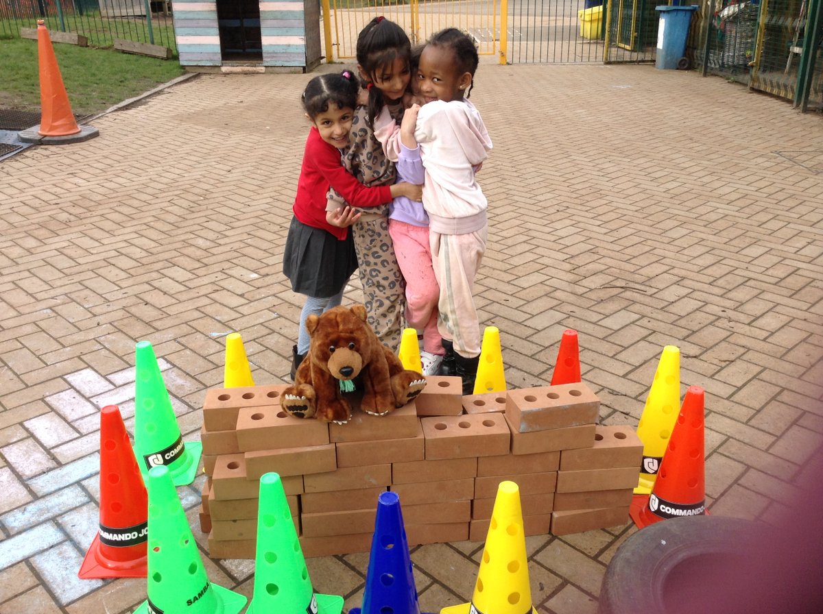 PillReception's tweet photo. Can we build a strong wall for Humpty? - If we are following the advice of Parveen Positivity we can! @PillCommando https://t.co/Y1TDzfcvuJ
