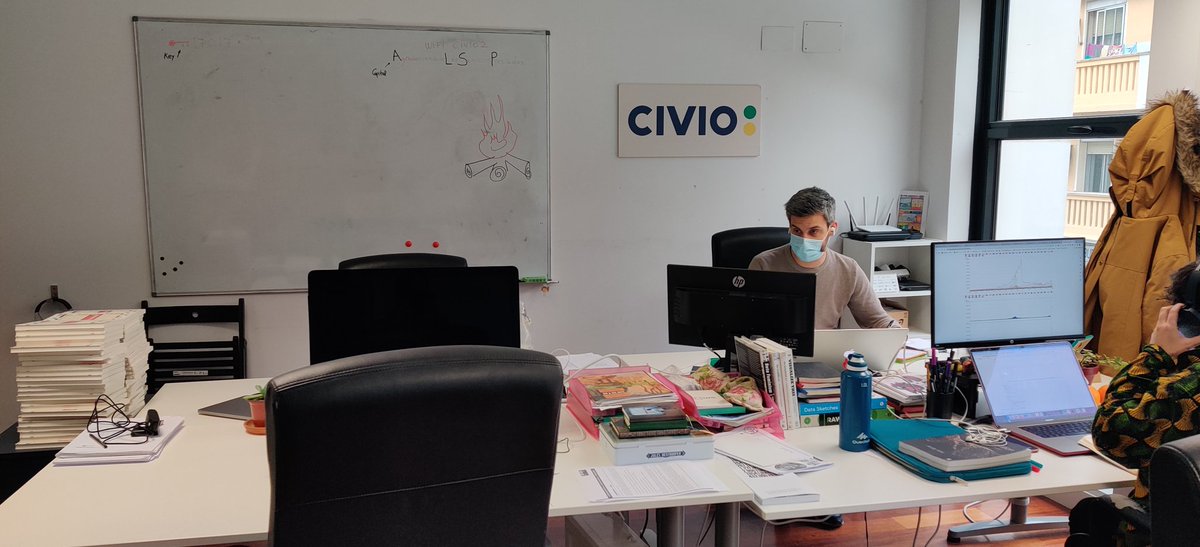 josvap's tweet photo. Acabamos ya con esta ronda de entrevistas presenciales #JoinDemos. Queremos agradecer a @estheralone (@eldiarioes), @lmcazalla (@PodiumPodcast), @mikeliturbe (@heraldoes) y @olalla_tunas (@civio) su amabilidad para abrir sus puertas a @PeriodismoUMH. https://t.co/fuDBAGzwey