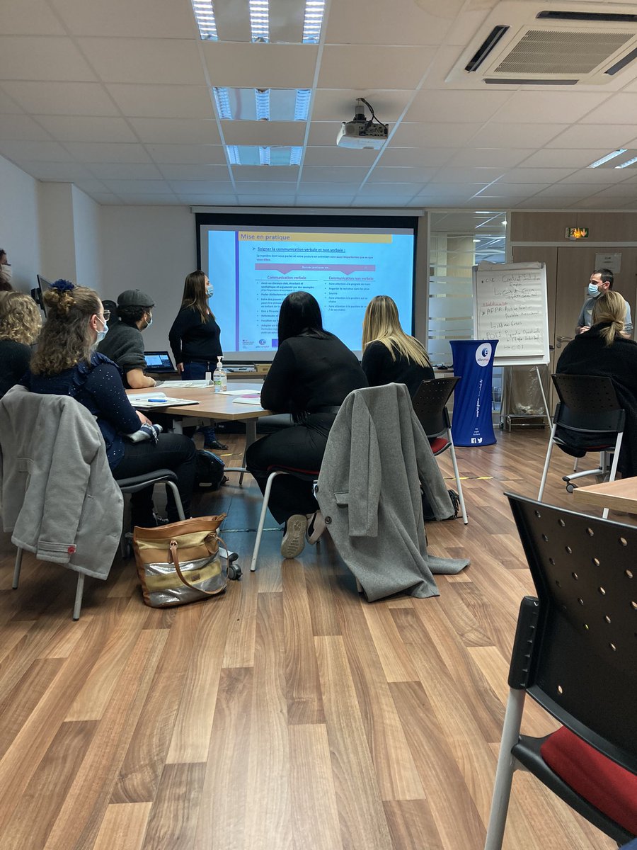 Préparation des jeunes #CEJ pour le salon #TAF de #Nîmes: repérage des offres d’emploi, entraînements aux entretiens de recrutement! #softskills 📍La dynamique de groupe comme levier de motivation! @Poleemploi_oc <a href="/Nimes7collines/">PôleEmploi 7Collines</a> 📆RDV les 22 et 23 Mars!