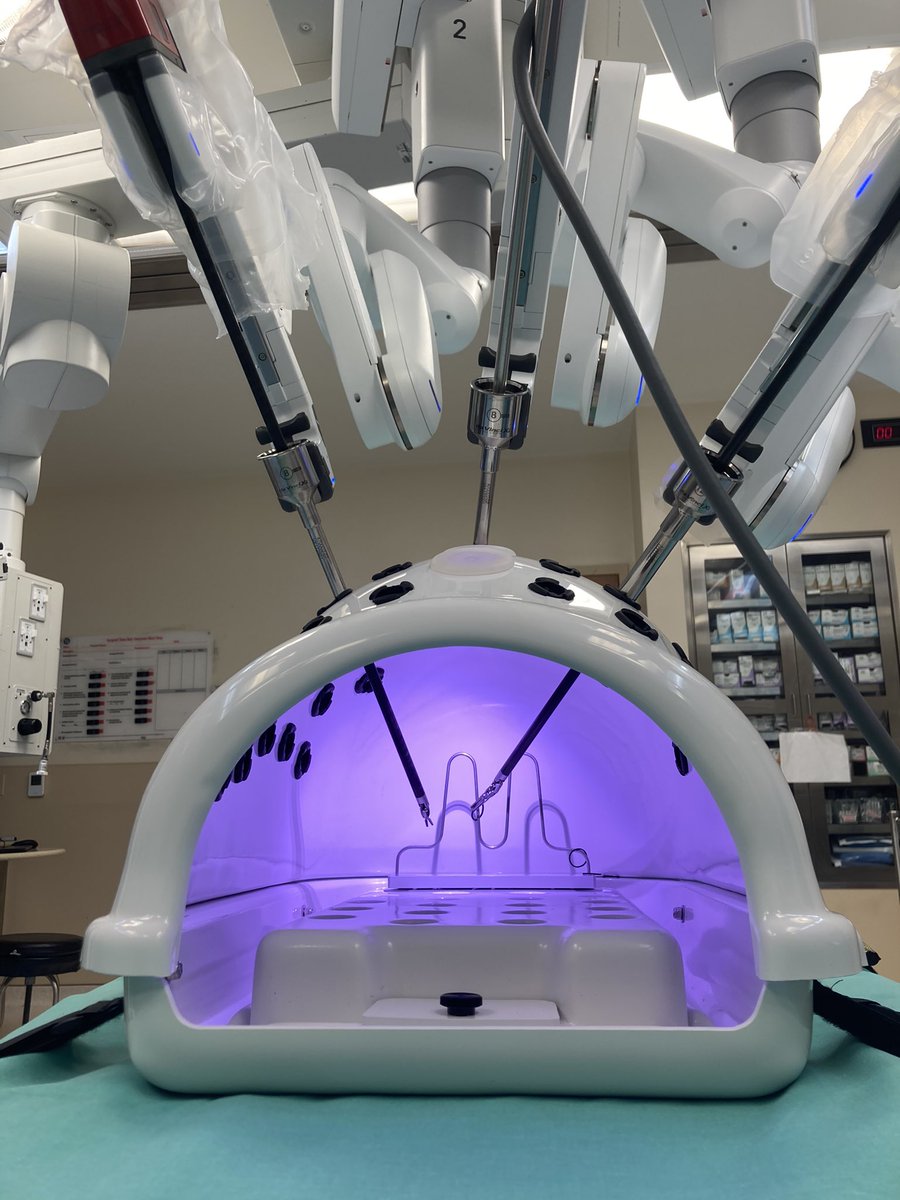 LoyolaUrology's tweet image. Had a great morning of robotic simulation events for the PGY1-3s today for our new annual #RoboOlympics ! 🤖 Thank you @gb_delossantos for organizing!
Events included #seaspikes IRL
⭕️🌊, loop relay race, and cautery practice on the backpack simulator 🤩💪