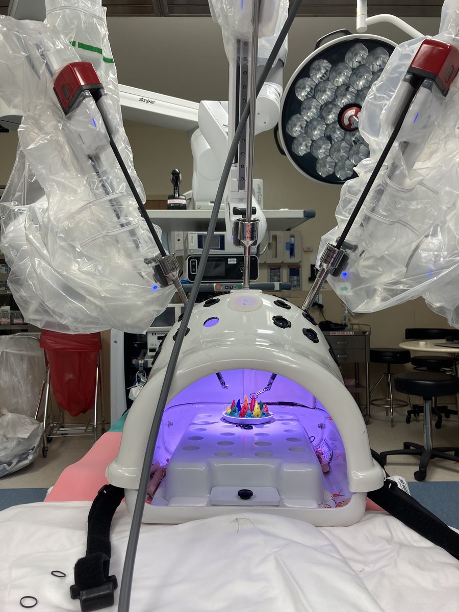 LoyolaUrology's tweet image. Had a great morning of robotic simulation events for the PGY1-3s today for our new annual #RoboOlympics ! 🤖 Thank you @gb_delossantos for organizing!
Events included #seaspikes IRL
⭕️🌊, loop relay race, and cautery practice on the backpack simulator 🤩💪