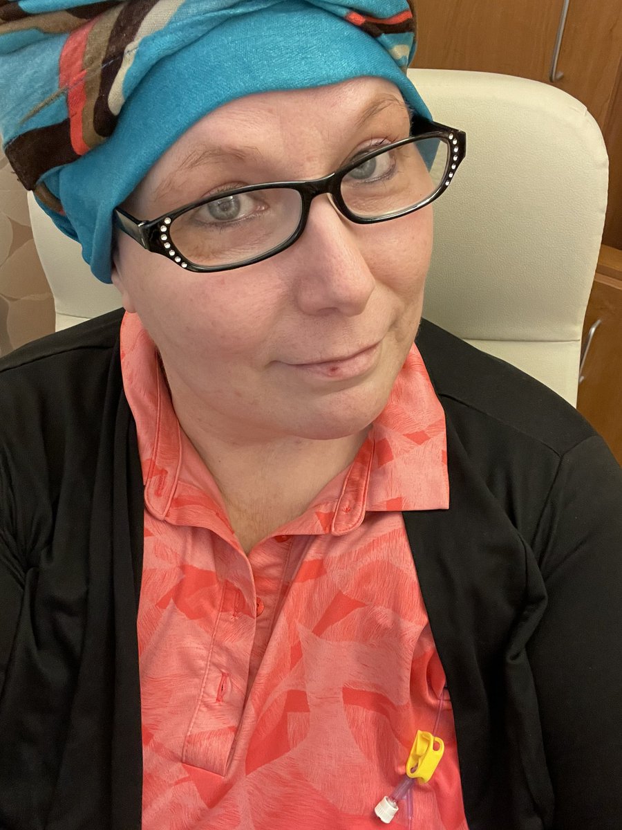 JonnieLoukili's tweet photo. I made it to treatment #10 🎉🎊🎉🎊 2 more to go for this series of Taxol/Carboplatin/Keytruda 💪🏻then I’ll go in to Adriamycin and Cytoxan for 12 weeks. 💗🎀💗Dr says so far so good. Keep Fighting. #TNBCWarrior #FaceOfBreastCancer #StrongerThanTheyThought 💪🏻💪🏻#TakeThatCancer 👊🏽👊🏽 https://t.co/MFUTWWmEIM