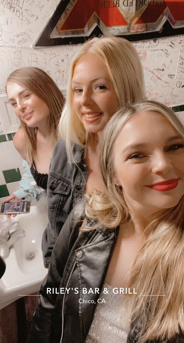 Hollybug03's tweet photo. No place we’d rather spend our Friday nights… and Saturdays #BestBarRileys https://t.co/hkMlUnJfzk