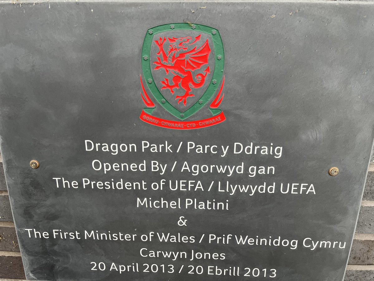 Amazing experience for the <a href="/hrfcgirls/">HawardenRangersGirls</a> to be coached by <a href="/niaevans_15/">Nia Evans</a> at <a href="/FAWales/">FA WALES</a> Dragons Park

You can achieve whatever you want!
Dream BIG ⚽️

#wolfpac #footballlgirls