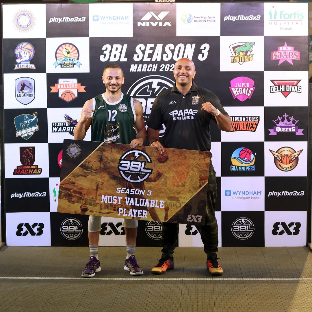 Led by 'The General' defending champion Gurugram Masters – a diverse squad of two 🇮🇳-origin 3×3 specialists, an American and a former 🇮🇳 U18 player – beat first-time finalists Goa Snipers 21-15 in #3BL Round 5. 
⬇️⬇️
ekalavyas.com/2022/03/16/3bl…