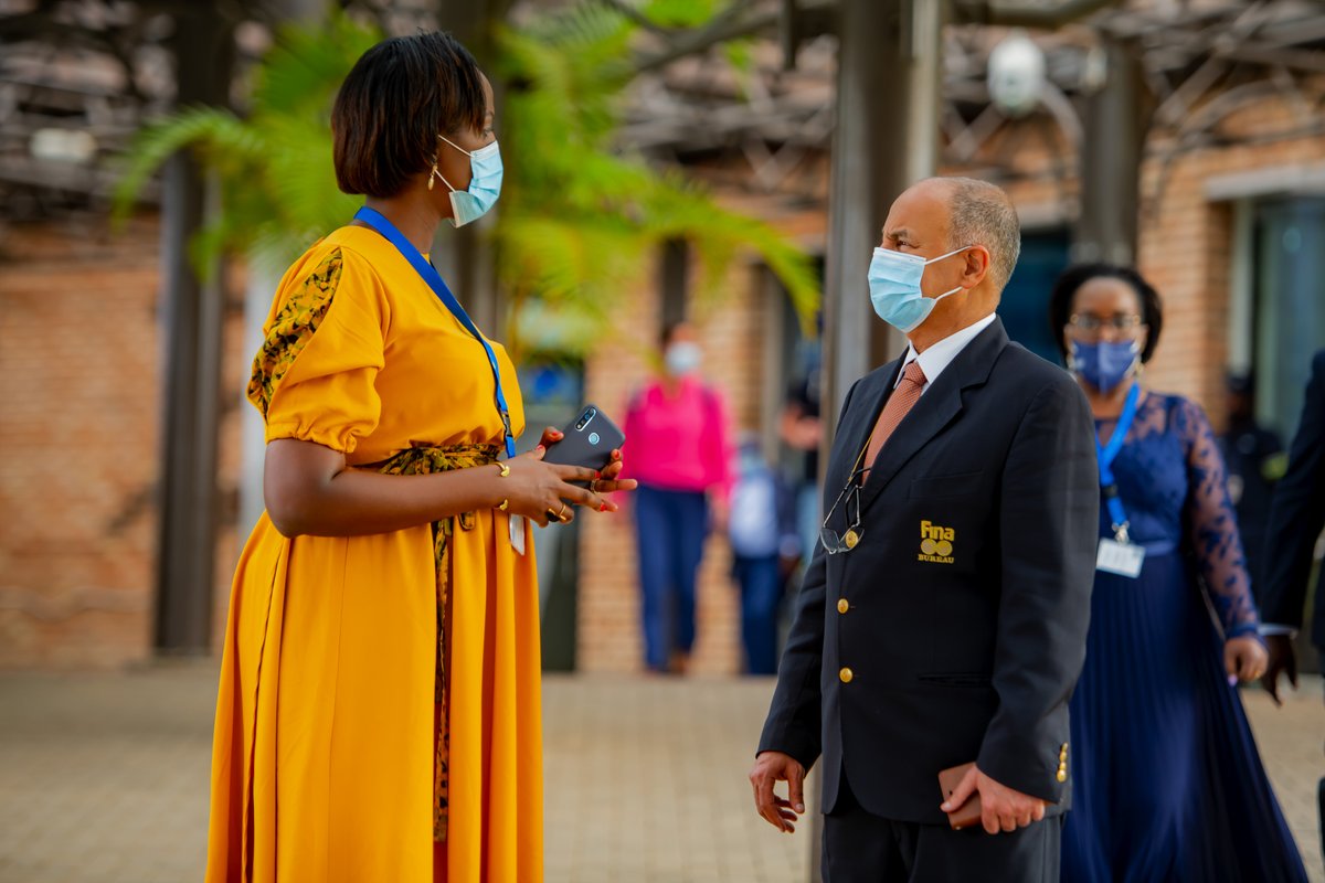 Rwandaaquatics's tweet image. Umuyobozi w'Ishyirahamwe ry'Umukino wo Koga ku Isi (FINA), Hussain Al Mussalam yageze mu Rwanda mu ruzinduko rw'umunsi umwe yakirwa n'umuyobozi w'Ishyirahamwe ry'umukino wo Koga mu Rwanda, Pamela Igirimbazi. @Rwanda_Sports