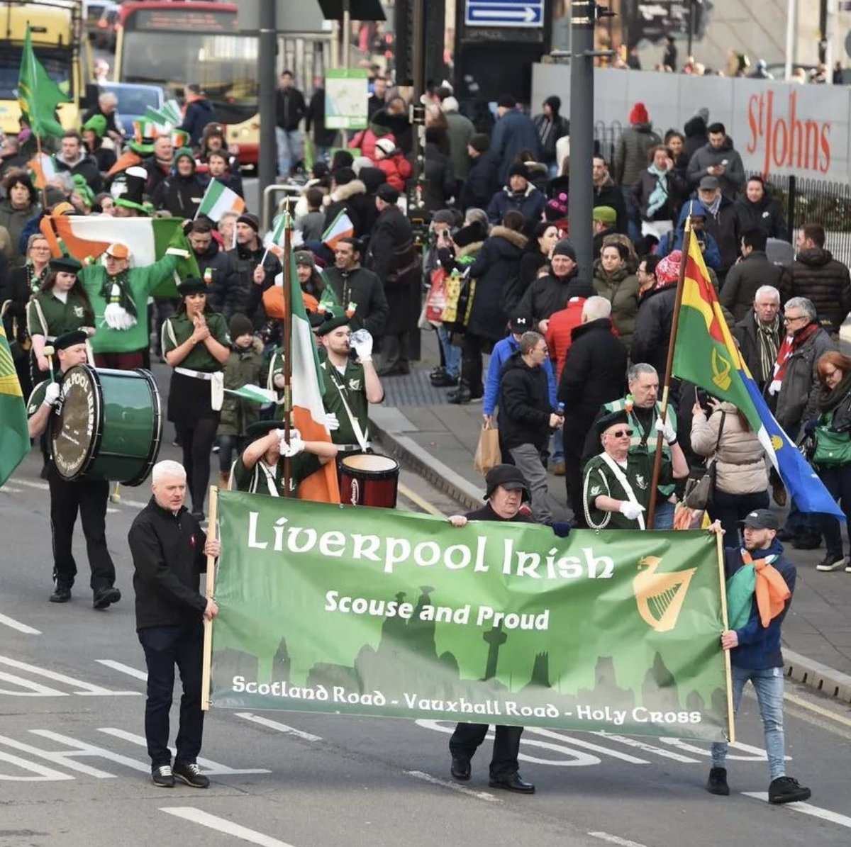 The Liverpool #StPatricksDay parade takes place tomorrow across the city! 🇮🇪

Make sure to catch the bus into town and join the parade starting at 3pm on Great Orford Street.

Celebrating Paddy's Day is #BetterByBus! ☘️