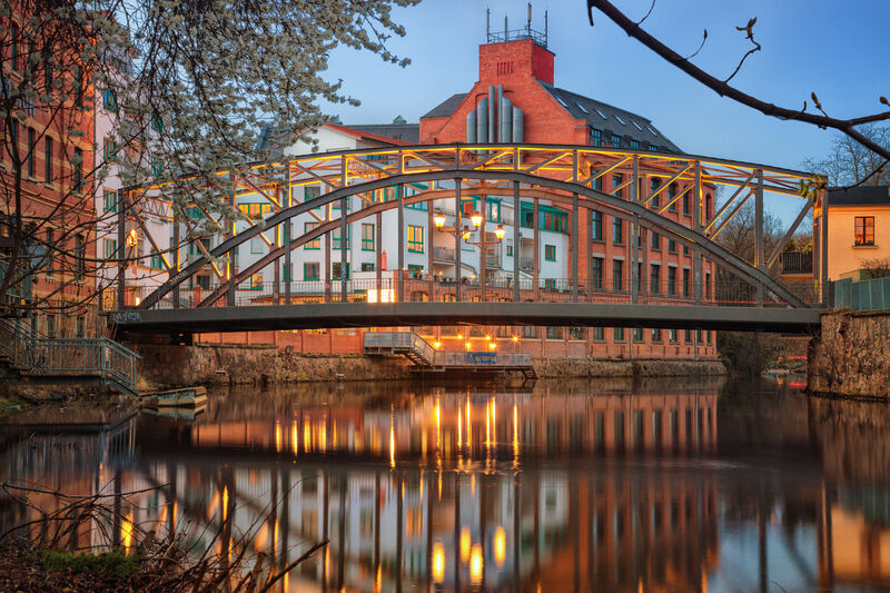 Leipzig Region (@leipzigtourist) on Twitter photo Ist es die da, die da, die da, oder die da❓Natürlich ist es die Könneritzbrücke zwischen Plagwitz und Schleußig in #Leipzig.🌉Dort wurde 1992 das Video zur Single "Die da!?!" von @fantastische4 gedreht!🎥
© <a href="/pkfotografie_le/">Philipp Kirschner</a> Ist es die da, die da, die da, oder die da❓Natürlich ist es die Könneritzbrücke zwischen Plagwitz und Schleußig in #Leipzig.🌉Dort wurde 1992 das Video zur Single "Die da!?!" von @fantastische4 gedreht!🎥
© <a href="/pkfotografie_le/">Philipp Kirschner</a>