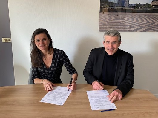 Toute l'équipe <a href="/inria_fondation/">Fondation Inria</a>  est très #fière de lancer #HorizonsNumériques ☀️🏝🌈 avec le <a href="/sup_recherche/">Ministère Enseignement supérieur/Recherche/Espace</a> ! Notre ambition : sensibiliser tous les #apprenants des  #CampusConnectés aux opportunités immenses offertes par les #formations au #numérique.
<a href="/ASBarthez/">Anne-Sophie Barthez</a>  <a href="/bsportisse/">Bruno Sportisse</a>