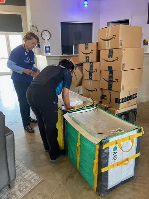 SamaritanInnOrg's tweet photo. We are so #grateful to all of you who mobilized to help in our time of need. Recently, we posted an SOS for twin-size bedsheets and you responded. On behalf of #TheSamaritanInn residents we appreciate your support very much!
#CollinCo #Homelessness #CollectionDrive #Homeless https://t.co/ZAm0AwQKdz