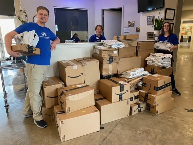 SamaritanInnOrg's tweet photo. We are so #grateful to all of you who mobilized to help in our time of need. Recently, we posted an SOS for twin-size bedsheets and you responded. On behalf of #TheSamaritanInn residents we appreciate your support very much!
#CollinCo #Homelessness #CollectionDrive #Homeless https://t.co/ZAm0AwQKdz