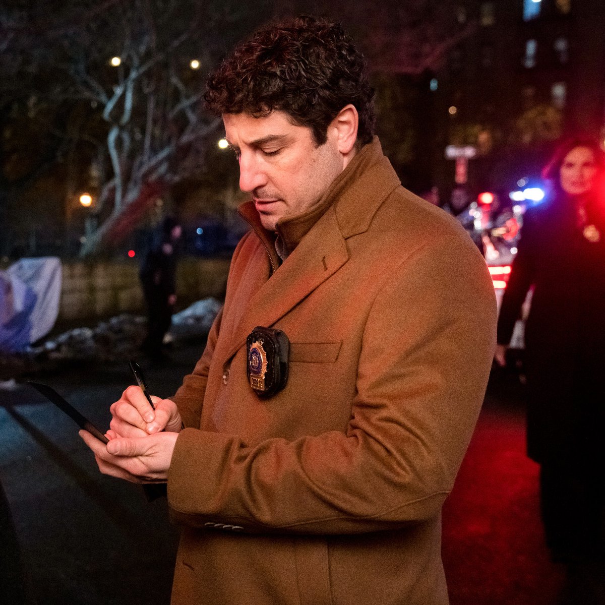 lawandordertv's tweet photo. Do you think @jasonbiggs realizes that the middle of the #SVU set is the absolute worst place to do his daily journaling? https://t.co/qwaLqKYU6P