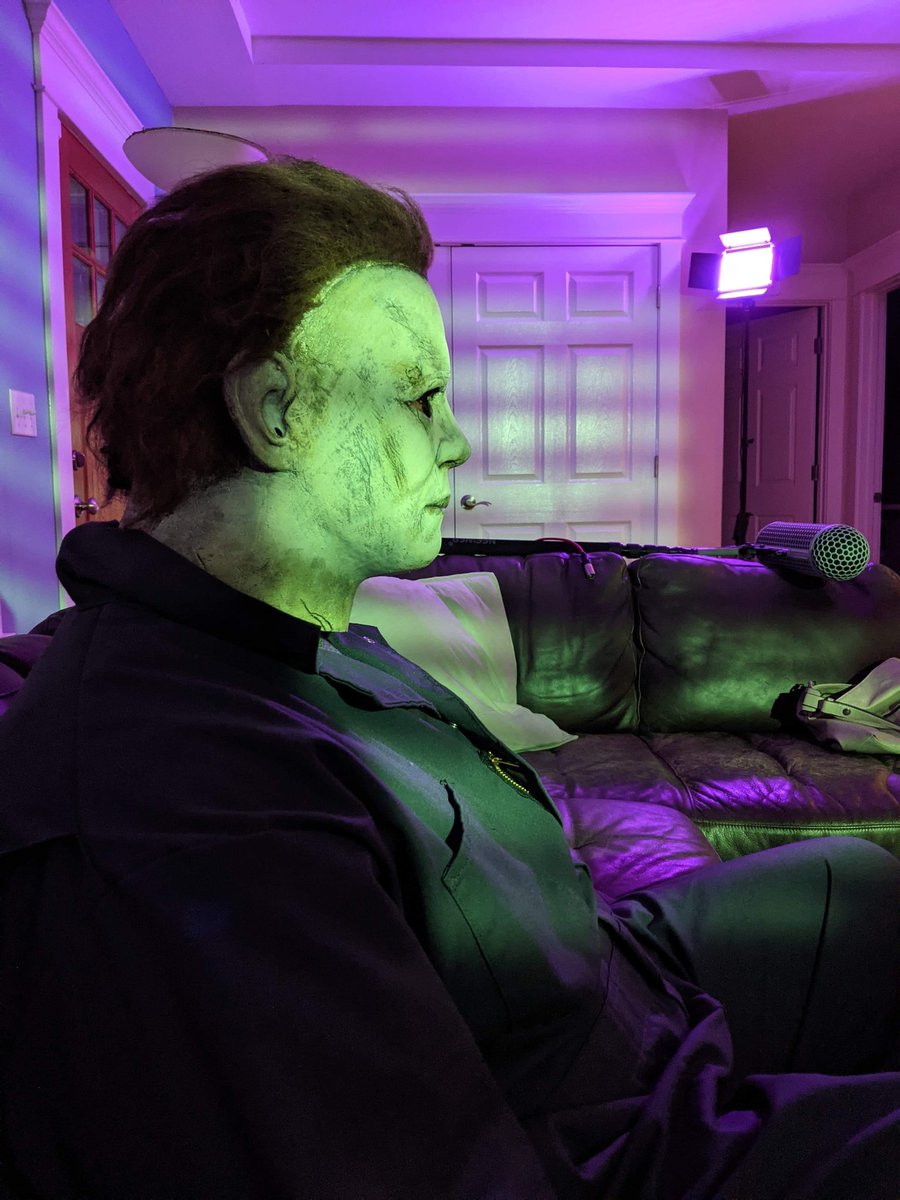 TheShapeFilm's tweet image. Just chilling between takes.... #MichaelMyers #Halloween #Halloween2022 #horror #indiefilm #onset #FilmMakers #supportindiefilm #BehindTheScenes #slasher #HorrorMovies #HorrorCommunity