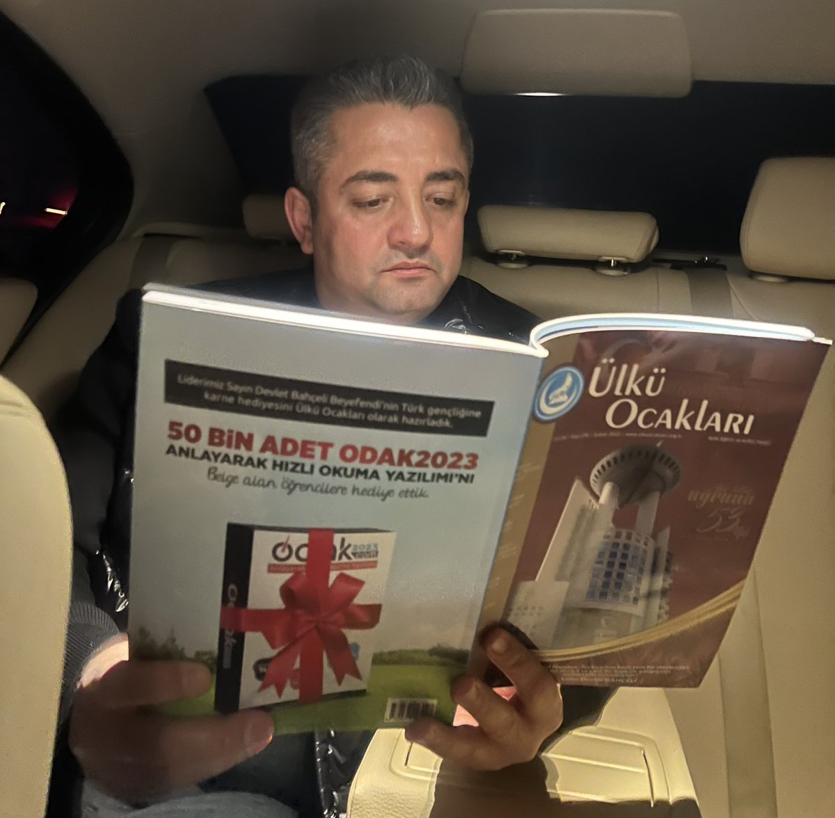 fatihozdokur's tweet photo. Kitap Dergi Okumanın vakti, saati, yeri, zamanı yoktur.
 #osmaniyeokuyor https://t.co/tEzErllWEs