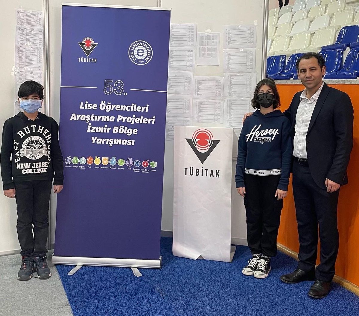 TÜBİTAK 2204-B Ortaokul Öğrencileri Araştırma Projeleri yarışmasında Buca’yı temsil eden tek okul olduk. Öğrencilerimiz Zehra Atik, Poyraz Tanyerli ve Hakan Taha Togay’ı tebrik ediyoruz.
<a href="/MucahitYentur/">Murat Mücahit Yentür</a>
<a href="/izmir_ilmem/">İzmir İl Milli Eğitim Müdürlüğü</a>
<a href="/hsyngnsksv/">Hüseyin Güneş</a>
<a href="/bucamilliegitim/">Bᴜᴄᴀ İʟᴄ̧ᴇ Mɪʟʟɪ Eɢ̆ɪᴛɪᴍ</a>
<a href="/BucaKaymakamlk/">Buca Kaymakamlığı</a>
<a href="/hyazar42/">Harun Yazar</a>
@OmerUlup