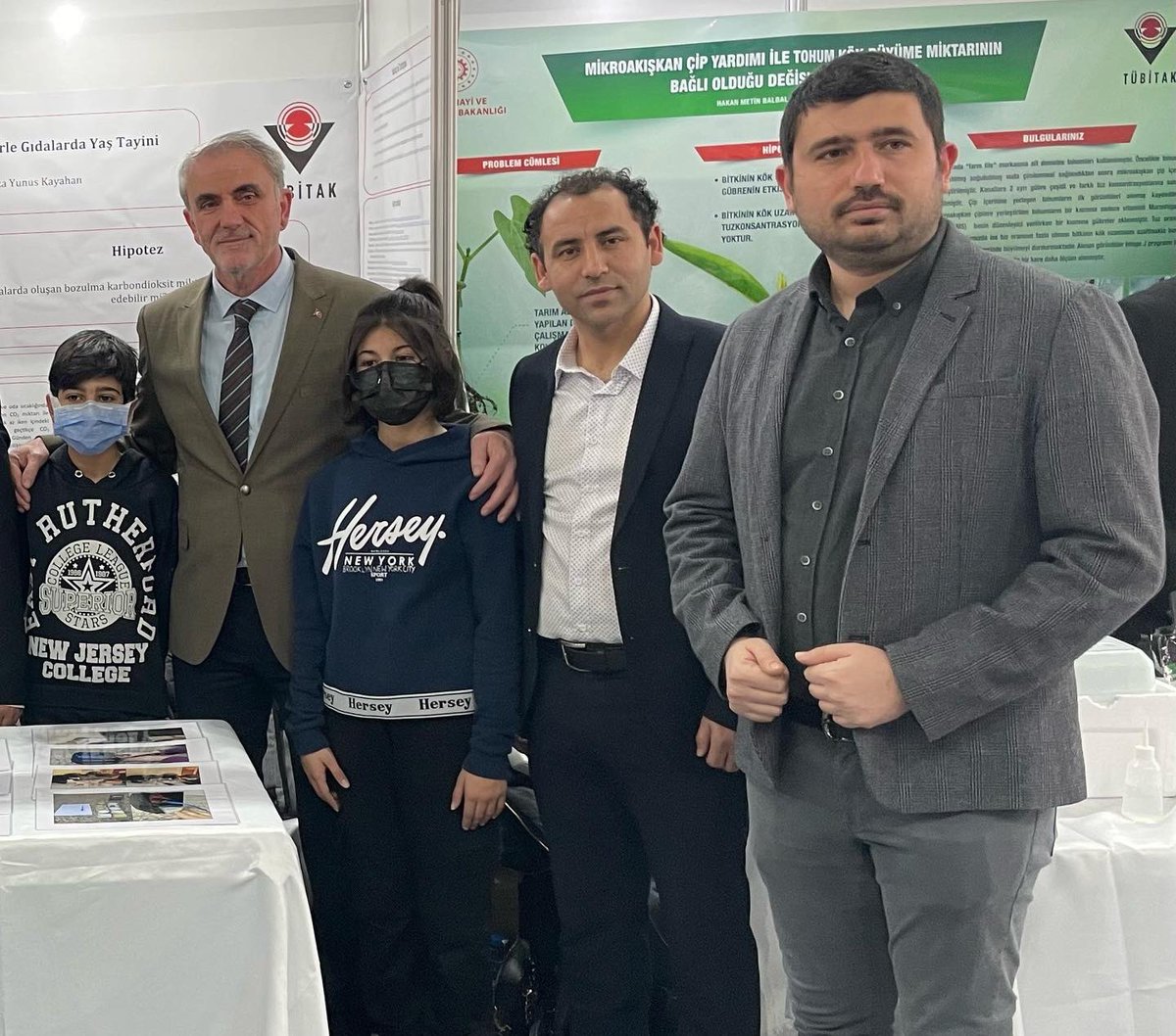 KonuralpSehit's tweet photo. TÜBİTAK 2204-B Ortaokul Öğrencileri Araştırma Projeleri yarışmasında Buca’yı temsil eden tek okul olduk. Öğrencilerimiz Zehra Atik, Poyraz Tanyerli ve Hakan Taha Togay’ı tebrik ediyoruz.
@MucahitYentur
@izmir_ilmem
@hsyngnsksv
@bucamilliegitim
@BucaKaymakamlk
@hyazar42
@OmerUlup https://t.co/sMDaaJO0Cj