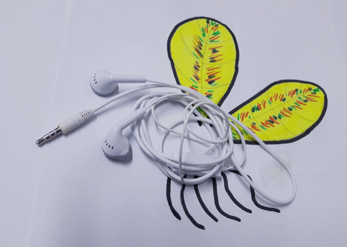 इन्टरनेट पनि अति नै स्लो चल्यो....अब म्युजिक सुन्नु पर्‍यो भनेर पकेटबाट एयरफोन निकालेको त, यो एयरफोन ! जति मिलाएर राखेपनि गाँठो परेर हैरान !  यसको पनि सदुपयोग गर्नुपर्‍यो भनेर आज एउटा अमूर्त आर्ट तयार गरे । 😀 
#संसारमा काम नलाग्ने भन्ने केही रहेनछ । 😀