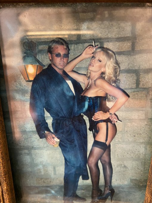Smokin in The Grotto with Scottie 🌌#BestFriend Midsummer&rsquo;s Night Dream The Playboy Mansion #grotto #playboymansion<a href="/tag/bestfriend"class="tags">#BestFriend</a><a href="/tag/playboymansion"class="tags"><span>#playboymansion</span></a><a href="/tag/hughhefner"class="tags"><span>#hughhefner</span></a><a href="/tag/grotto"class="tags"><span>#grotto</span></a>