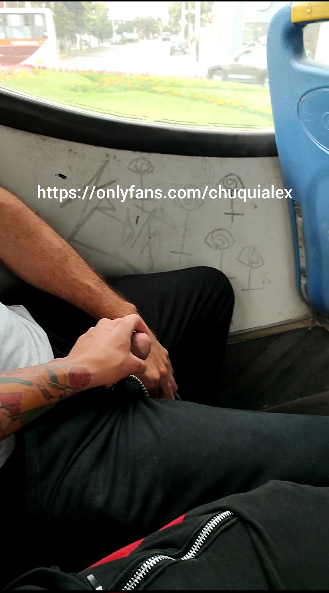 AlexisBarber162k on X: Tocadita en el bus 😈😈🤤 t.coWBhMAeZkQh  t.coOG7kphxNg3  X