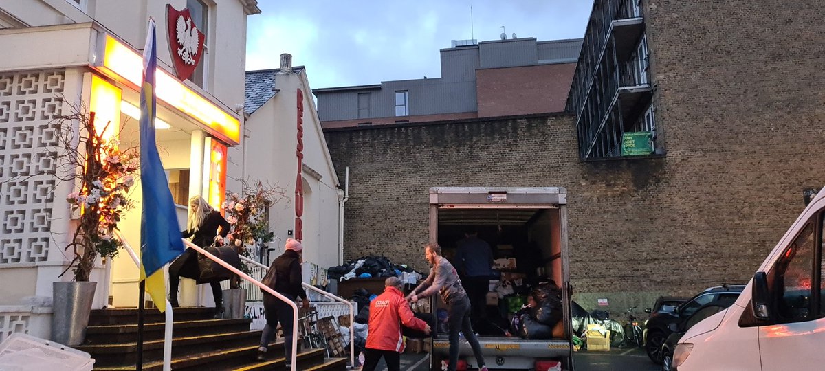JamesMSinclair's tweet photo. @MontyHalls #MontysHaul #Van2 has arrived. Absolutely full, as is the white Eagle Club, a phenomenal central logistics hub. https://t.co/kHkEDIqGRu