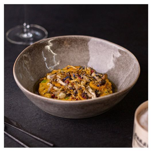 Chef Patron Gregory Nicole Restaurant Le Nord Bilthoven:
Citrouille : pompoen risotto | peulvruchten | crumble van pompoen | paddenstoelen | gedroogde bloemen | Mont d’Or.
Euro-Toques Nederland.