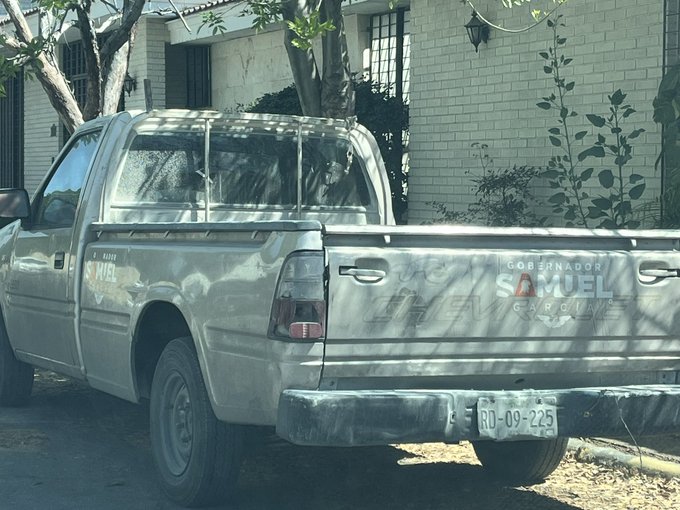 Cicmty's tweet photo. #VíaObstruida por vehículo estacionado hace un mes en Calle  Vía Aremula y Vía Sannio. Colonia Del Valle. #SanPedro vía @fnegrete8 A7M2CK https://t.co/Yq966IUA2A