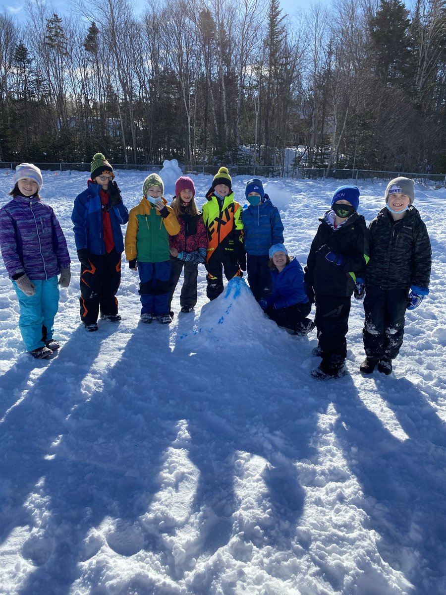 VickiQuinton's tweet photo. Building volcanoes and loving #Dartoutdoors with @schoolsportsnl at Pasadena Elementary https://t.co/MPXRbyM0pZ
