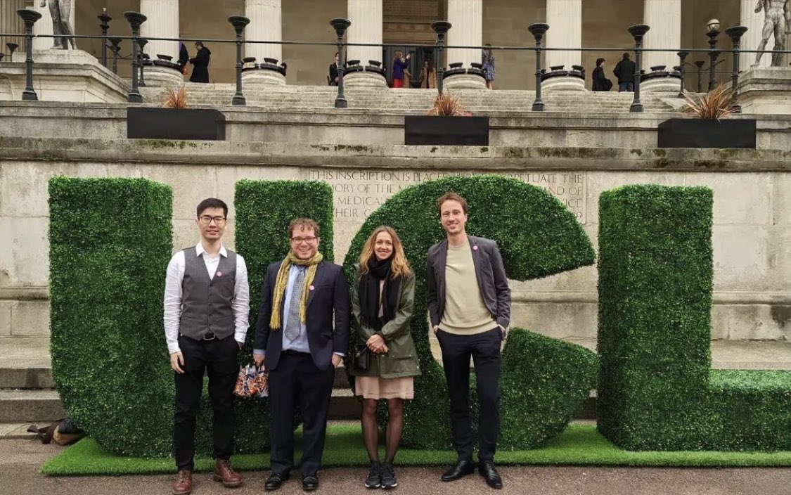 binyuecon's tweet photo. A late graduation ceremony, but it’s great to meet classmates again at UCL. https://t.co/Z0VZAtx5Ry
