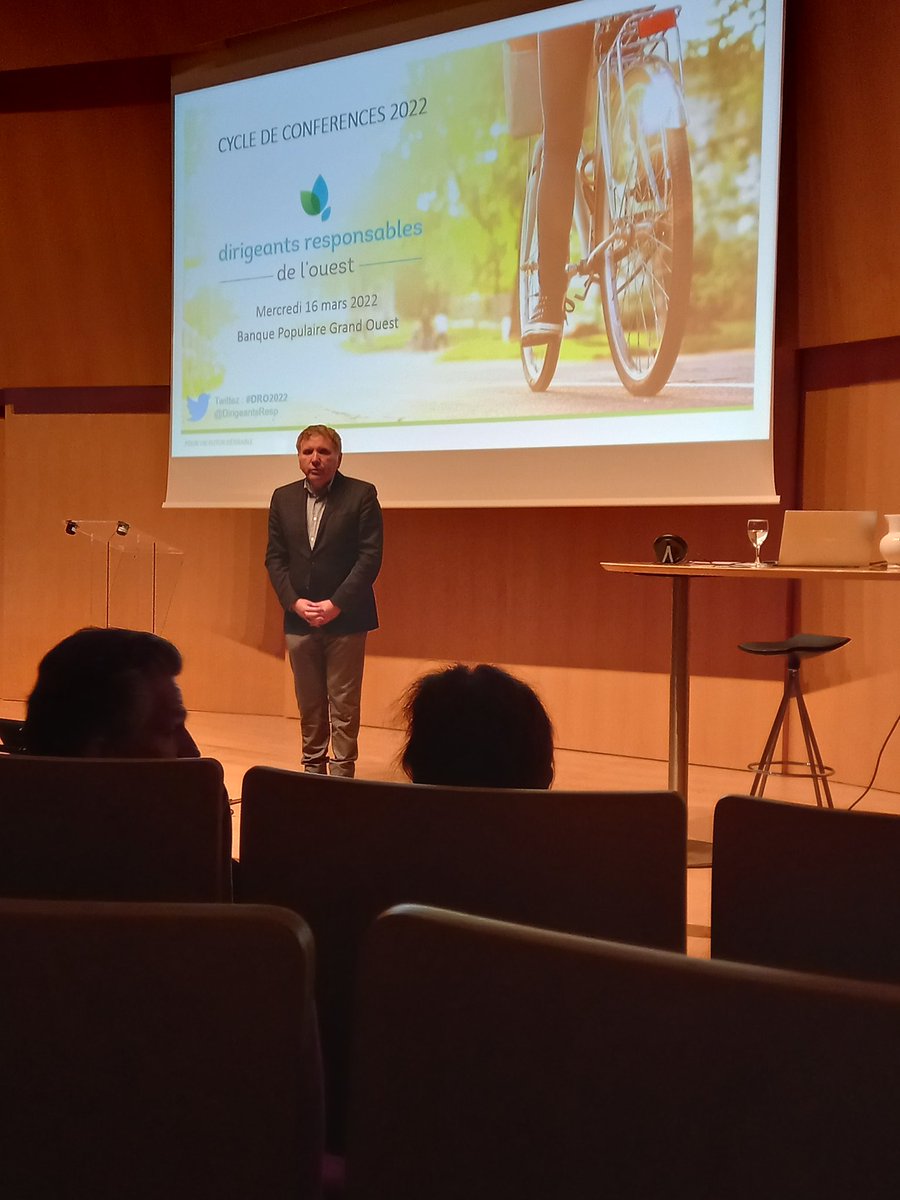 Fr_Pinson's tweet photo. Merci aux @DirigeantsResp d'accueillir @anoukgrevin pour parler de la Chaire "Le don au travail" portée par la @Fondation_UN et @NantesUniv
#DRO2022 https://t.co/7FbukFIj3A