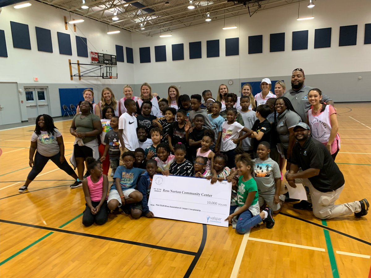 Today we hosted some amazing kids from the @RossNortonRecreation for a game of kickball and were so honored to team up with the @ValsparChamp to present a donation of $10,000 to this amazing organization. Thanks so much for a great afternoon!