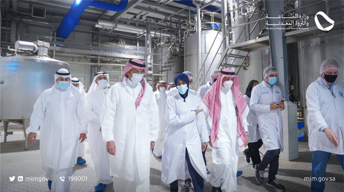 تفقد معالي وزير #الصناعة_والثروة_المعدنية عدداً من المصانع في المدن الصناعية الثلاث بجدة، ووقف على جاهزيتها، وقدراتها الإنتاجية، والتقى خلال الزيارة عدداً من المستثمرين والعاملين فيها