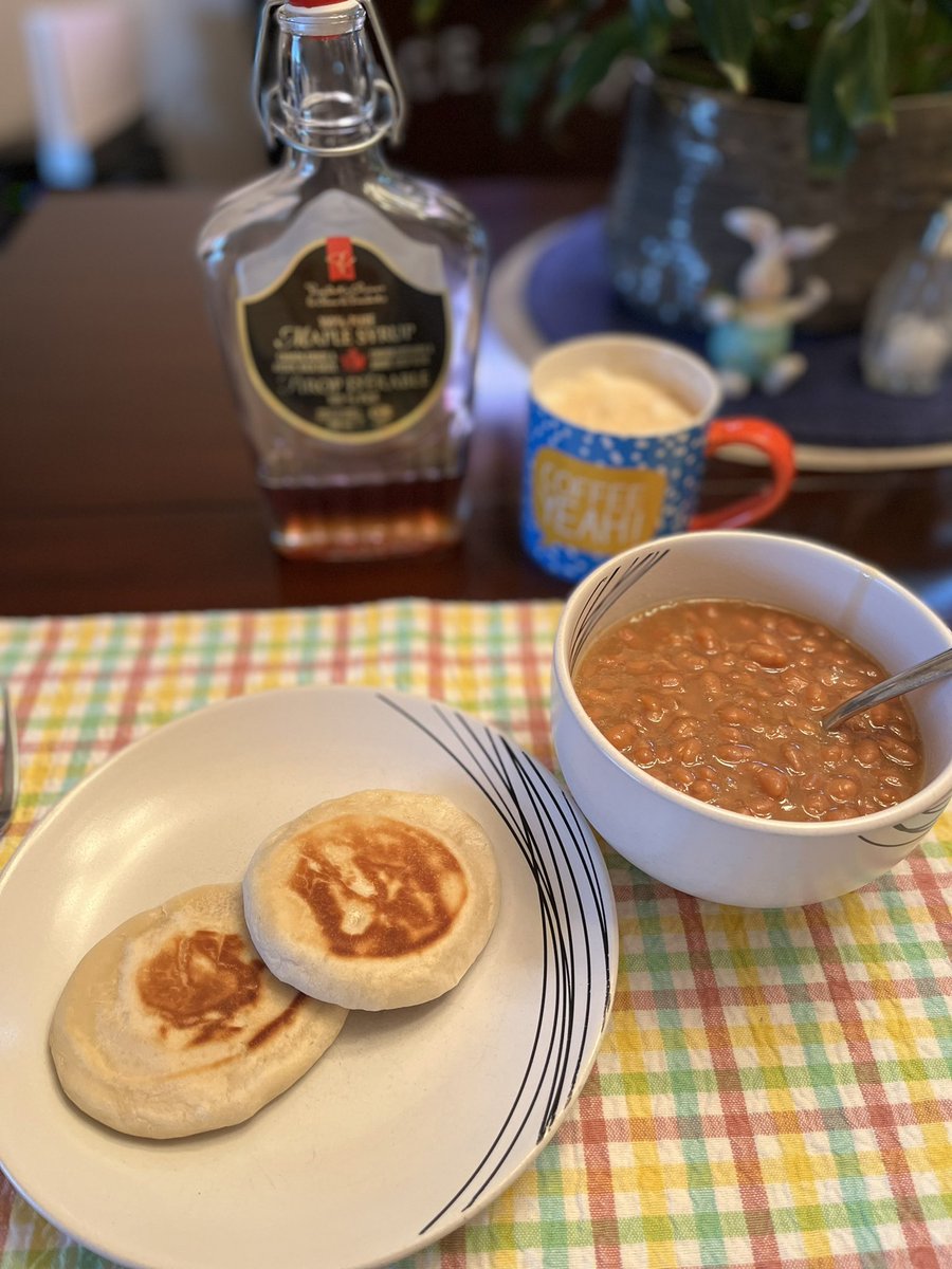 dawn_kimmy_nl's tweet photo. Baked beans (on @KristaFagan recommendation) and you toutons (fried bread dough) #supperisserved https://t.co/HDiV7ex9FK