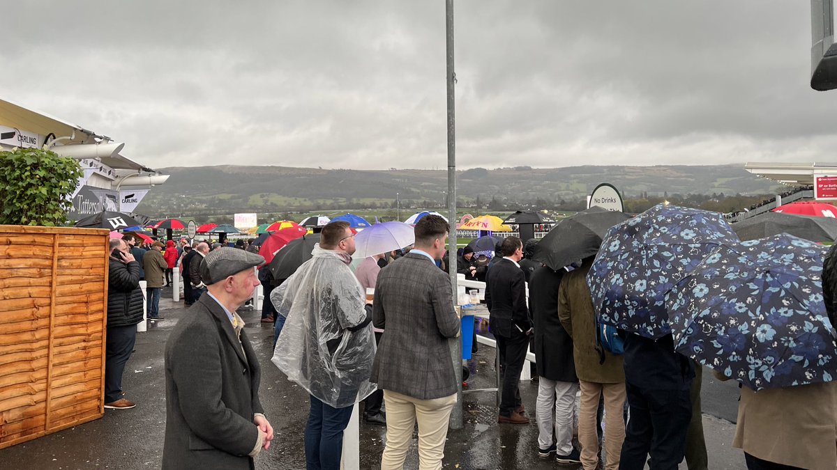 MikeMinay's tweet photo. Pissing with rain. Pounds down. But hey, a great time with some great people. Love the races. #CheltenhamFestival https://t.co/H3QGU4FMgA