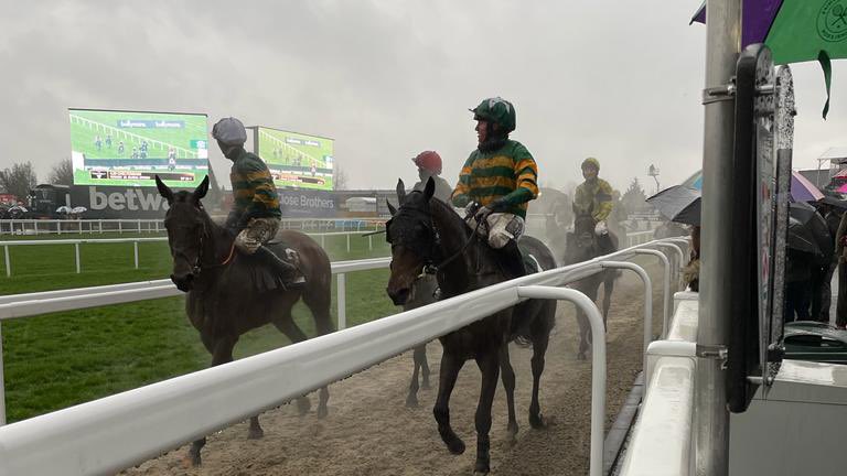MikeMinay's tweet photo. Pissing with rain. Pounds down. But hey, a great time with some great people. Love the races. #CheltenhamFestival https://t.co/H3QGU4FMgA