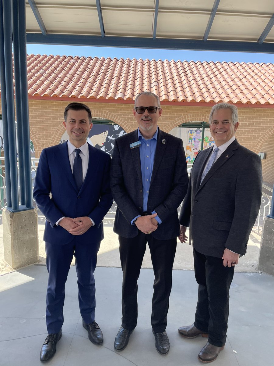 EricStrattonRN's tweet image. Thank you Secretary @PeteButtigieg for your “listen and learn” tour of @austintexasgov and @CapMetroATX to see what good we’ve done and what’s to come with #projectconnect for #equity and #ecodevo. Our partnership with @FTA_DOT makes it real! #SXSW  🚌 🚊