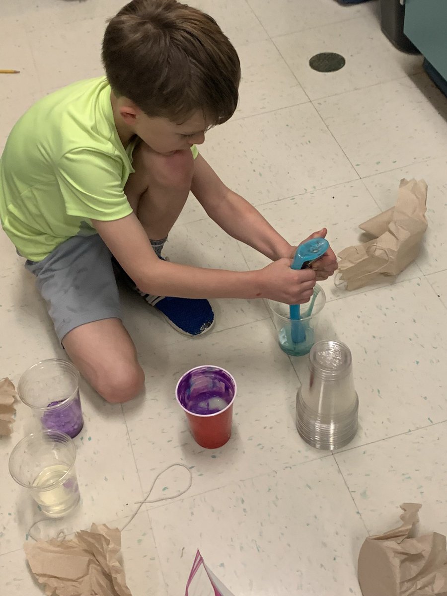 GESThompson's tweet image. So proud of these shining 2nd Graders, learning all about Producers and Consumers. Getting ready to sell in their shops!🌟 @GESStars #gesshineon @GESMrsBrown @GES_Dugan