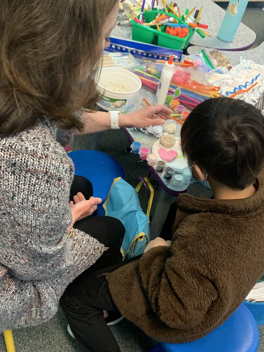 GESThompson's tweet image. So proud of these shining 2nd Graders, learning all about Producers and Consumers. Getting ready to sell in their shops!🌟 @GESStars #gesshineon @GESMrsBrown @GES_Dugan