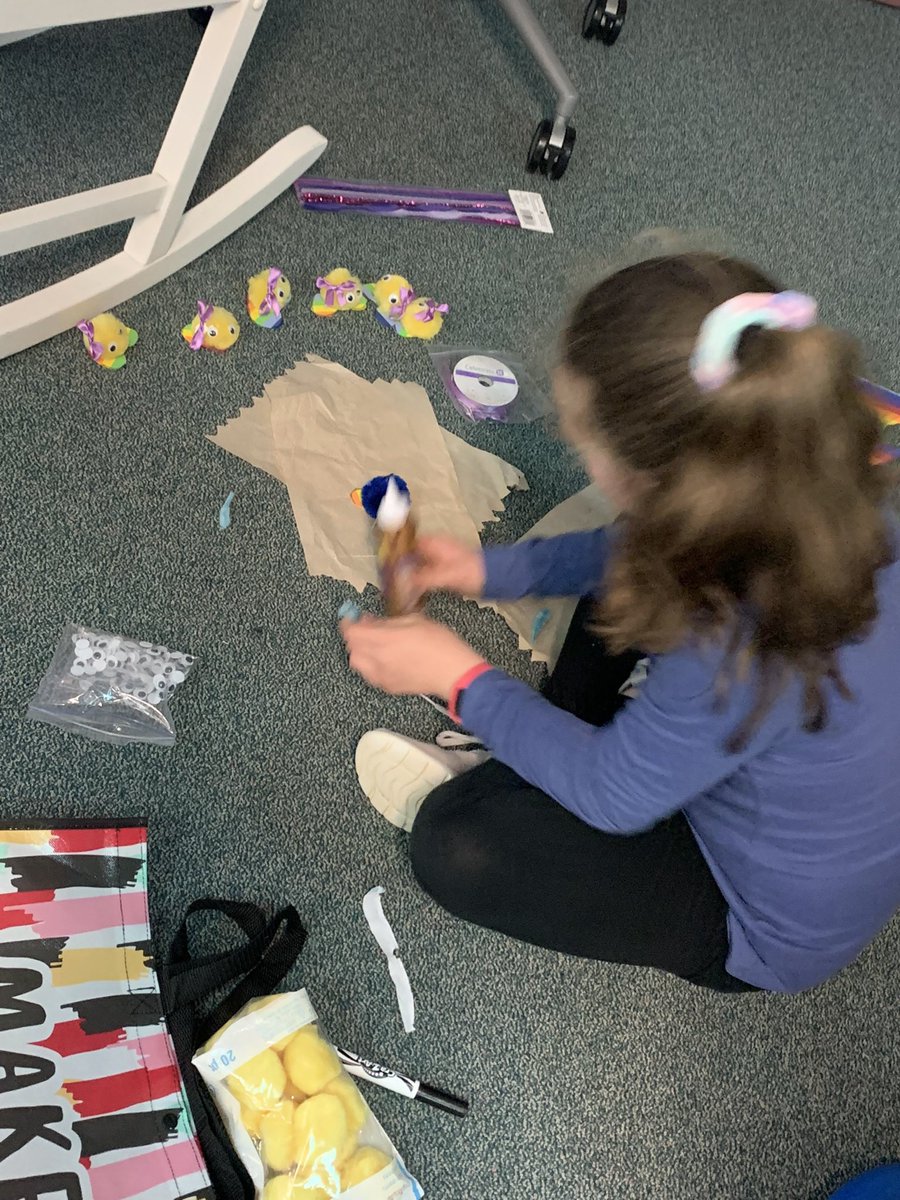 GESThompson's tweet image. So proud of these shining 2nd Graders, learning all about Producers and Consumers. Getting ready to sell in their shops!🌟 @GESStars #gesshineon @GESMrsBrown @GES_Dugan