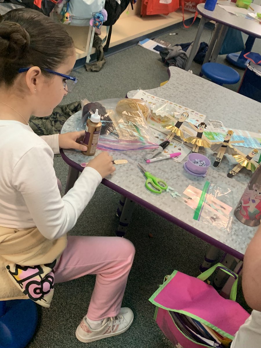 GESThompson's tweet image. So proud of these shining 2nd Graders, learning all about Producers and Consumers. Getting ready to sell in their shops!🌟 @GESStars #gesshineon @GESMrsBrown @GES_Dugan