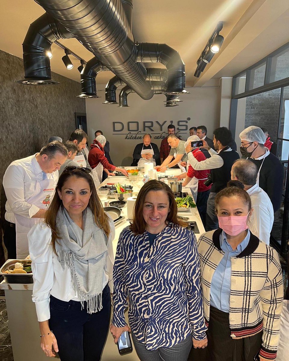 konak_ve's tweet photo. İlçe Müdürlüğümüzce düzenlenen 3. Sürdürülebilir Su Ürünleri ve Balıkçılık ile İsrafsız Mutfak Atölyesi İzmir Ticaret Odasının ayni ve “Dory’s Kitchen”nın bedelsiz yer ve ekipman desteği ile 16 Mart 2022 tarihinde gerçekleştirildi.
@Ozenmustfa @oktaydarcan @Ruhsan16 @izmirtarim https://t.co/C2qTZiUqqO