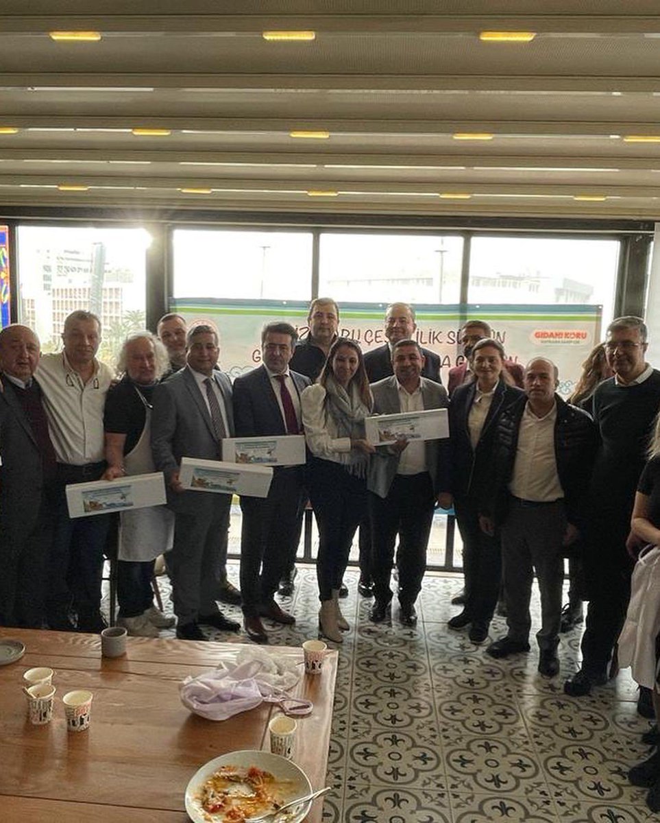 konak_ve's tweet photo. İlçe Müdürlüğümüzce düzenlenen 3. Sürdürülebilir Su Ürünleri ve Balıkçılık ile İsrafsız Mutfak Atölyesi İzmir Ticaret Odasının ayni ve “Dory’s Kitchen”nın bedelsiz yer ve ekipman desteği ile 16 Mart 2022 tarihinde gerçekleştirildi.
@Ozenmustfa @oktaydarcan @Ruhsan16 @izmirtarim https://t.co/C2qTZiUqqO