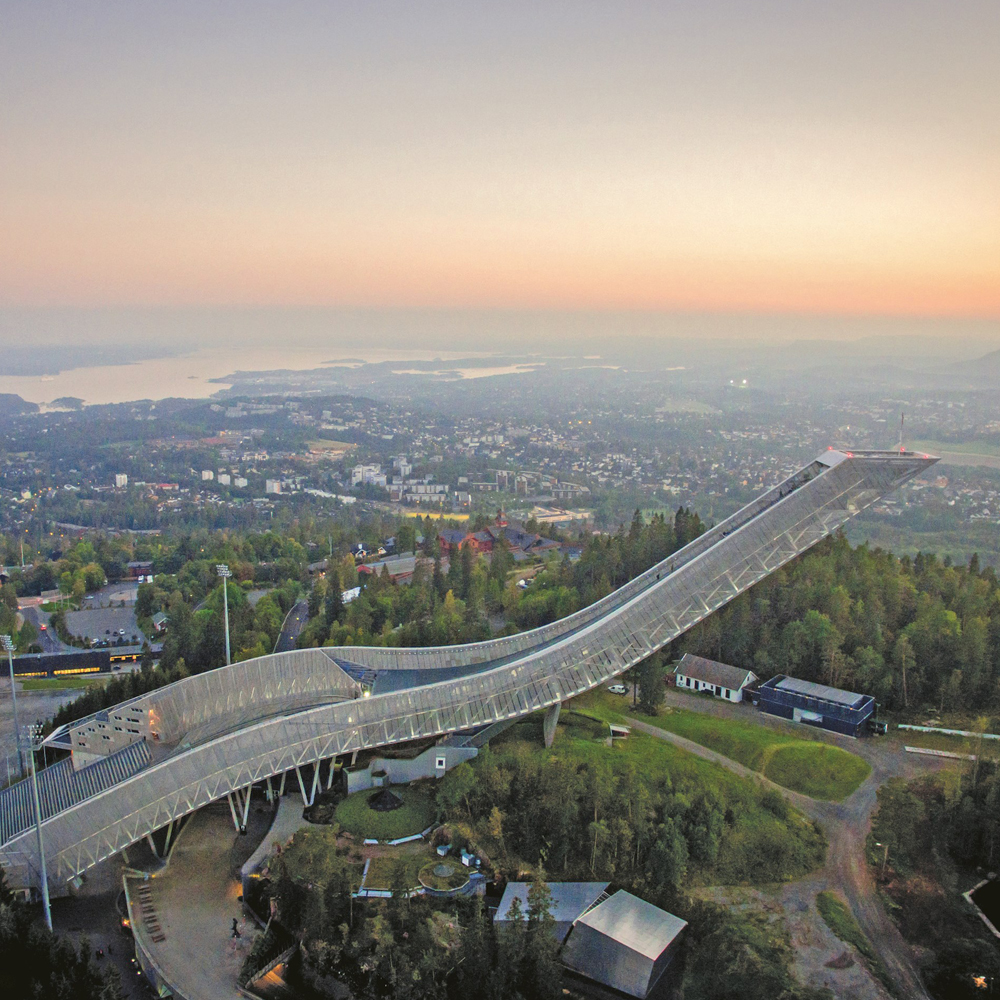 Visit the #Hollmenkollen Ski Jump Museum after-hours to learn about 4,000 years of skiing history and see Norwegian polar artifacts ⛷
This visit is available on the Timeless #Scandinavia premium guide tour - bit.ly/3q4h0I9
#Travel #Norway