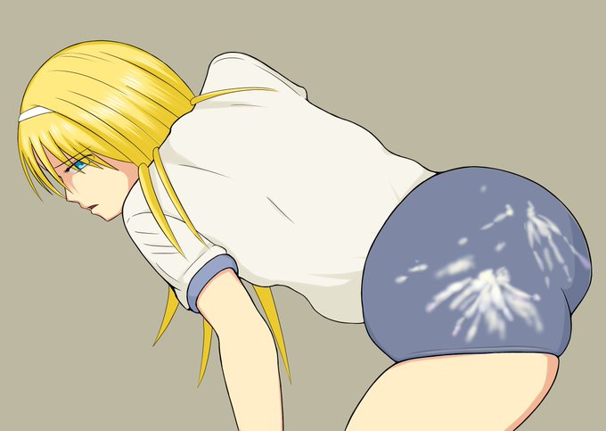 特にストーリー性は無いのですが描きたくなって描きました。
実は2枚目の方が元の色で、1枚目の方が急遽色を変えたものになっています。 