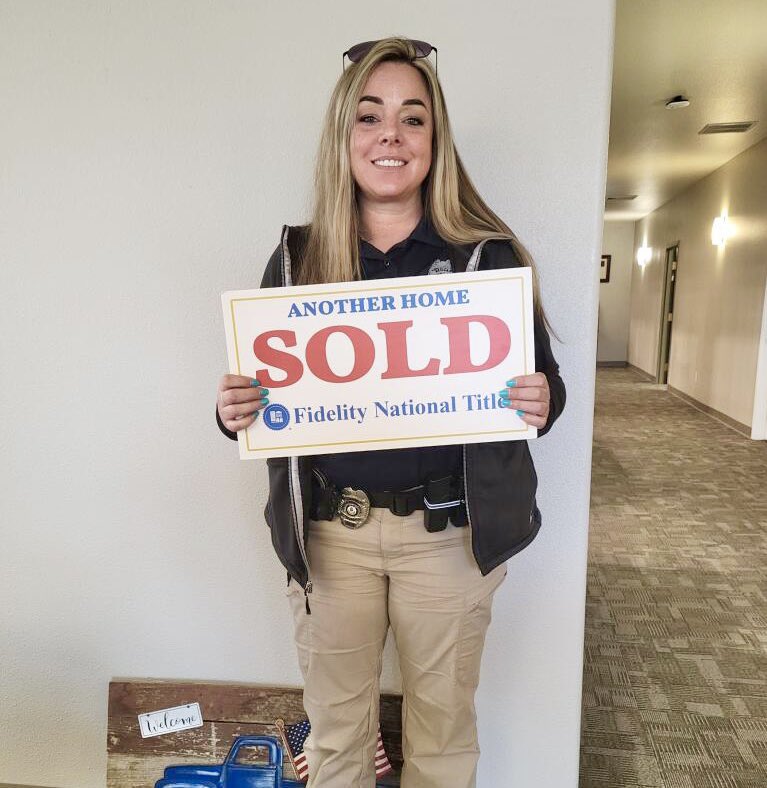 TheEricEstrada's tweet photo. Closing day for our client Maggie today! We made it! SOLD! 

#homesofco #homesofcolorado #homesofcoloradogroup #sold #closingday https://t.co/fNXfSzcb8u